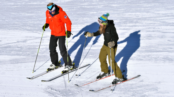 Skifahren lernen leicht gemacht: Gewöhnung ans Material / Bild: CheckYeti.com
