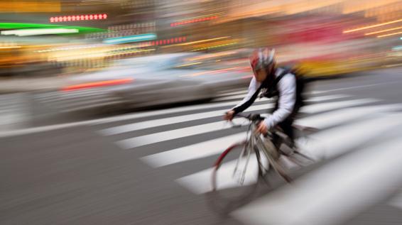 Fahrrad vs. Auto: 7 gute Gründe, warum man sich ein Bike zulegen sollte / Bild: iStock / fazon1