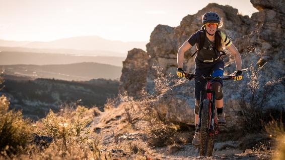 Frau vs. Trail-Phantom: 4 Tricks, um die Angst beim Mountainbiken zu überwinden / Bild: Focus