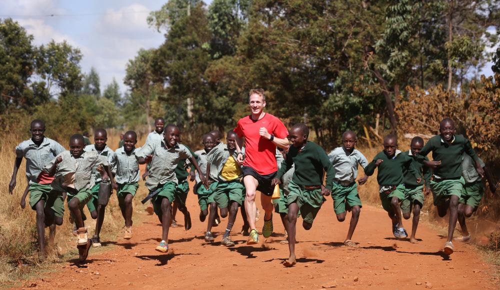 Kenianer beim Laufen mit Jan Fitschen