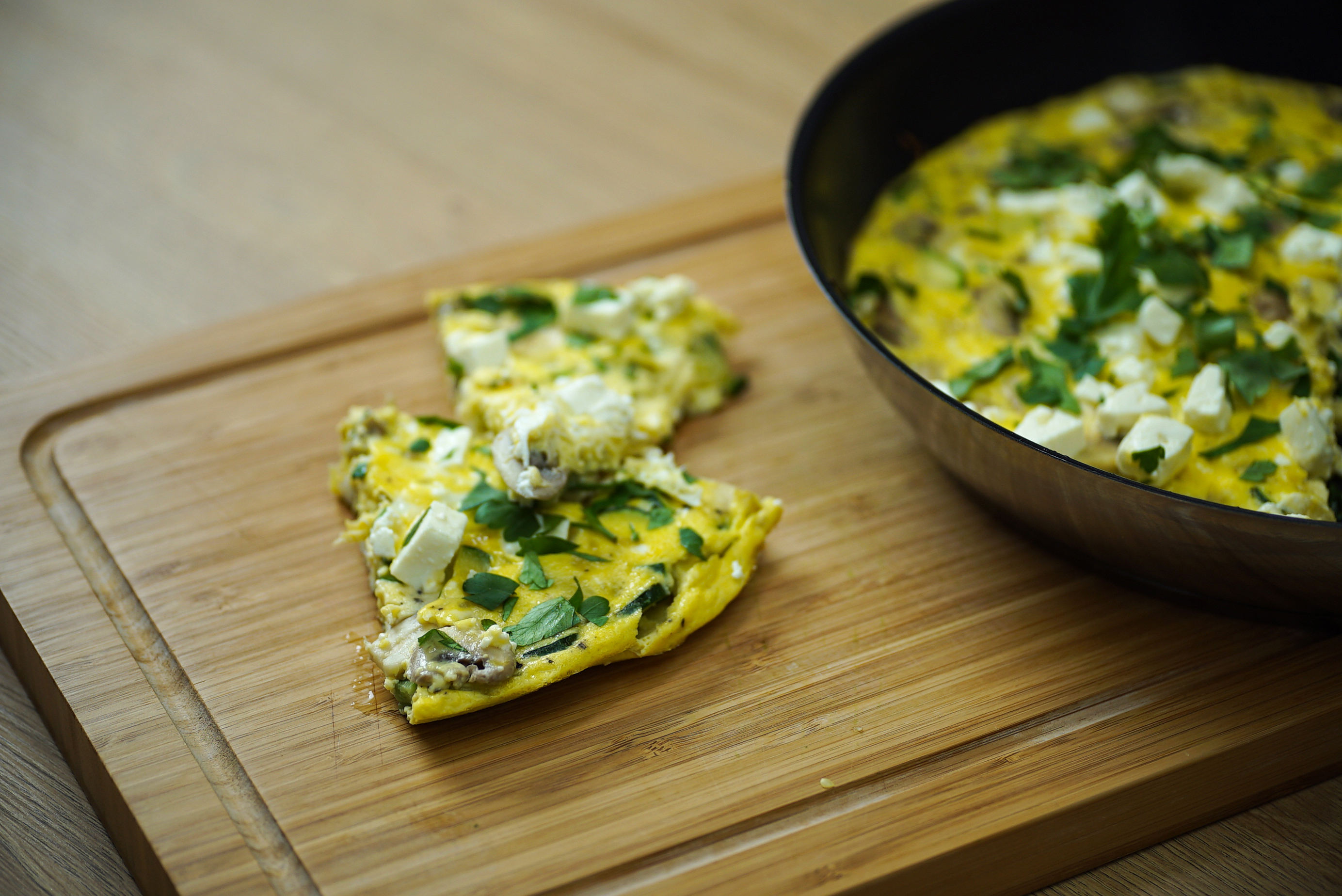 Gesunder Rezepttipp: Zucchini-Champignon-Frittata | SPORTaktiv.com