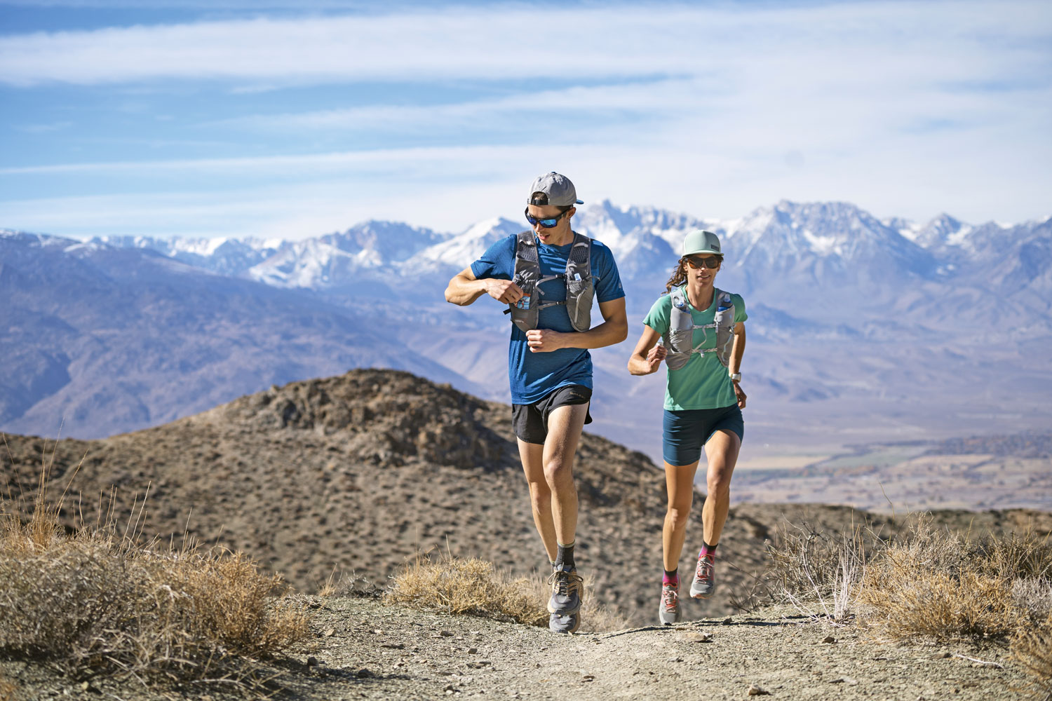 Mit Stock und Pack: Welches Equipment benötigen Trailrunner?