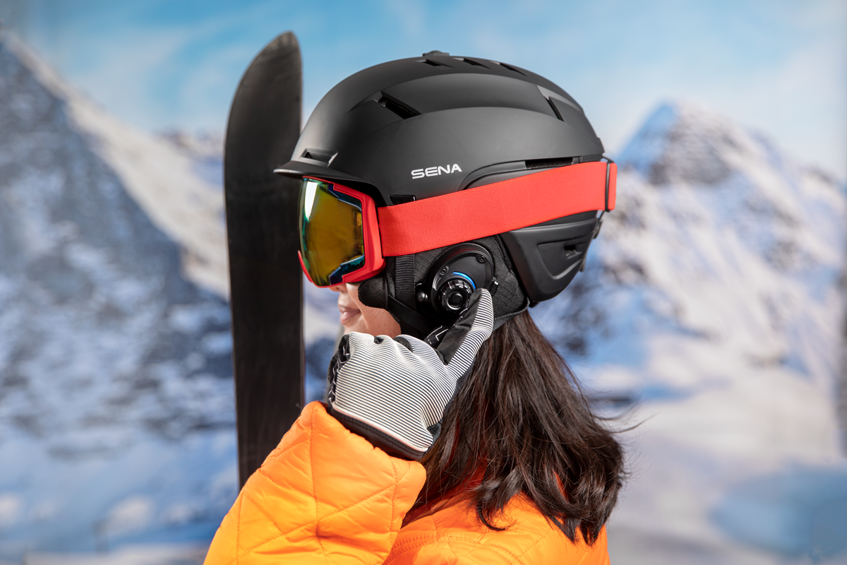 Latitude S1 von Sena – der Skihelm mit integriertem ...