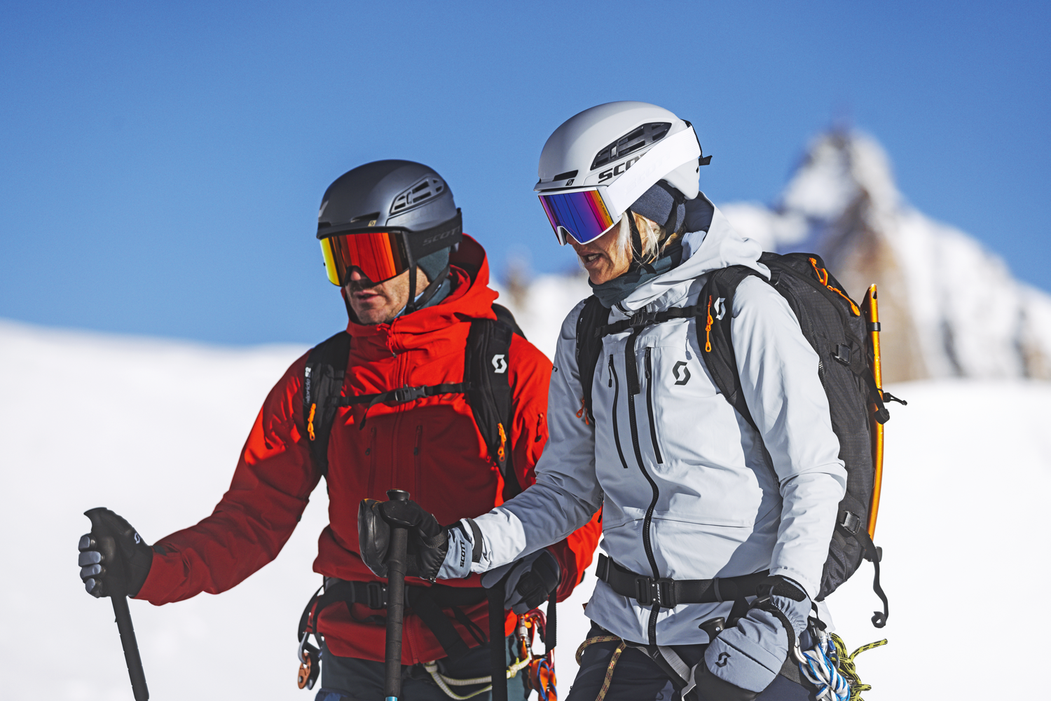 Kopfsache: Die Symbiose von Skihelmen und Skibrillen