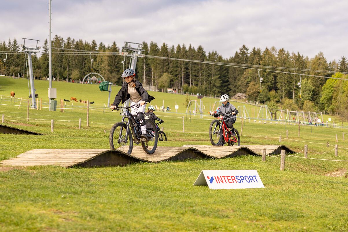 INTERSPORT appelliert: Sportprogramm statt Instagram
