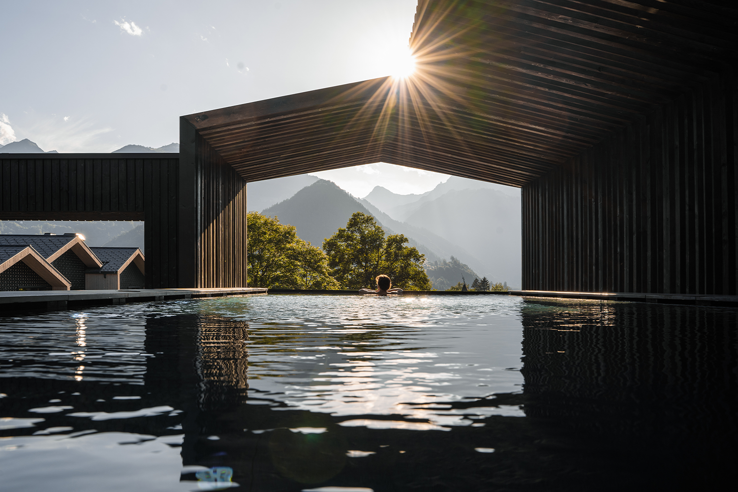 amrai-suites_infinity-sky-pool-3-camrai-suites-alpstein-architekten.png