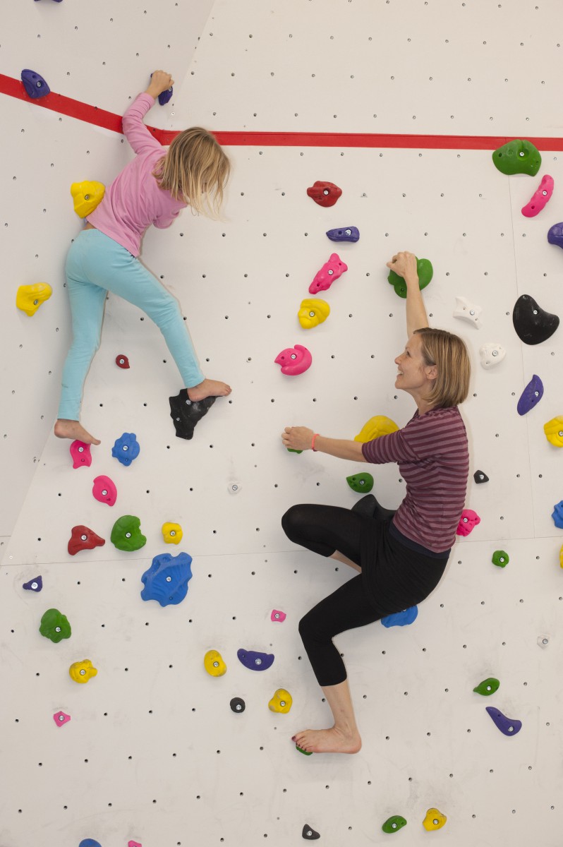 Auch ein Grund für den Megatrend: Beim Bouldern haben alle ihren Spaß, quer durch alle Altersschichten. / Bild: Boulderclub Graz