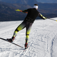 Auf einem Ski gleiten / Bild: Thomas Polzer / SPORTaktiv