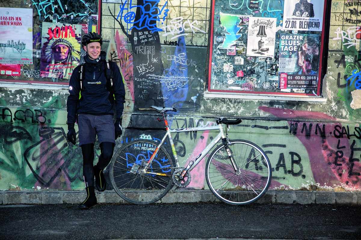 Fahrradkurier Lukas Kienreich / Bild: Thomas Polzer