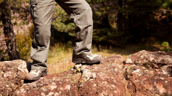 Die richtige Ausrüstung fürs Höhenwandern: Rucksack / Bild: iStock / JordiDelgado