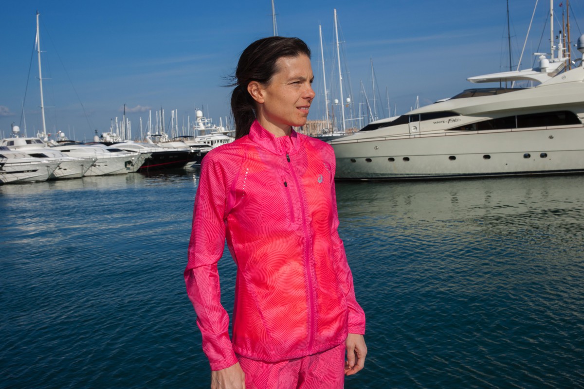 ASICS Laufkollektion Sommer 2015 im Running Zuschi Test: Lightweight Jacket / Bild: Horst von Bohlen