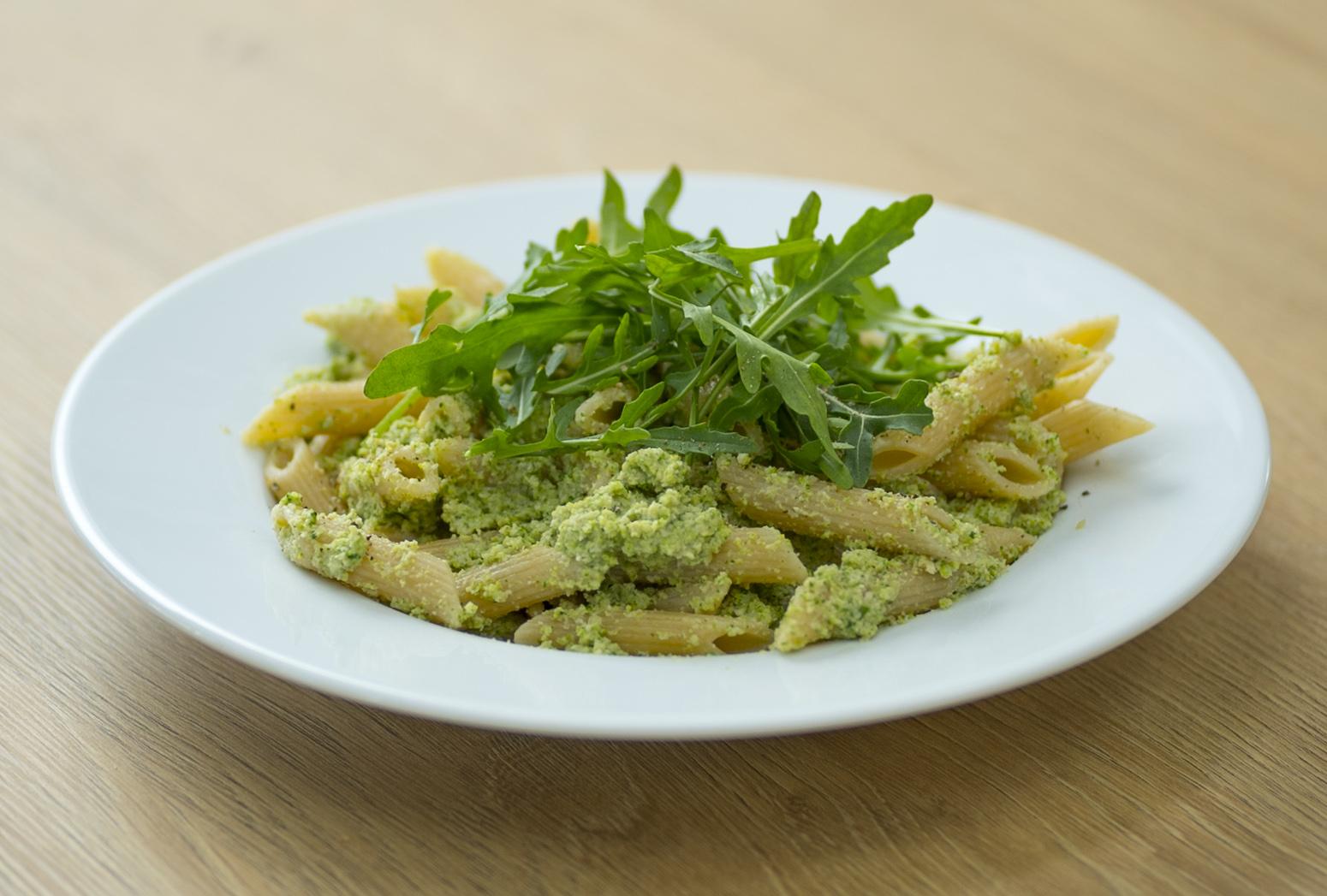 Vollkornnudeln mit Brokkoli Pesto