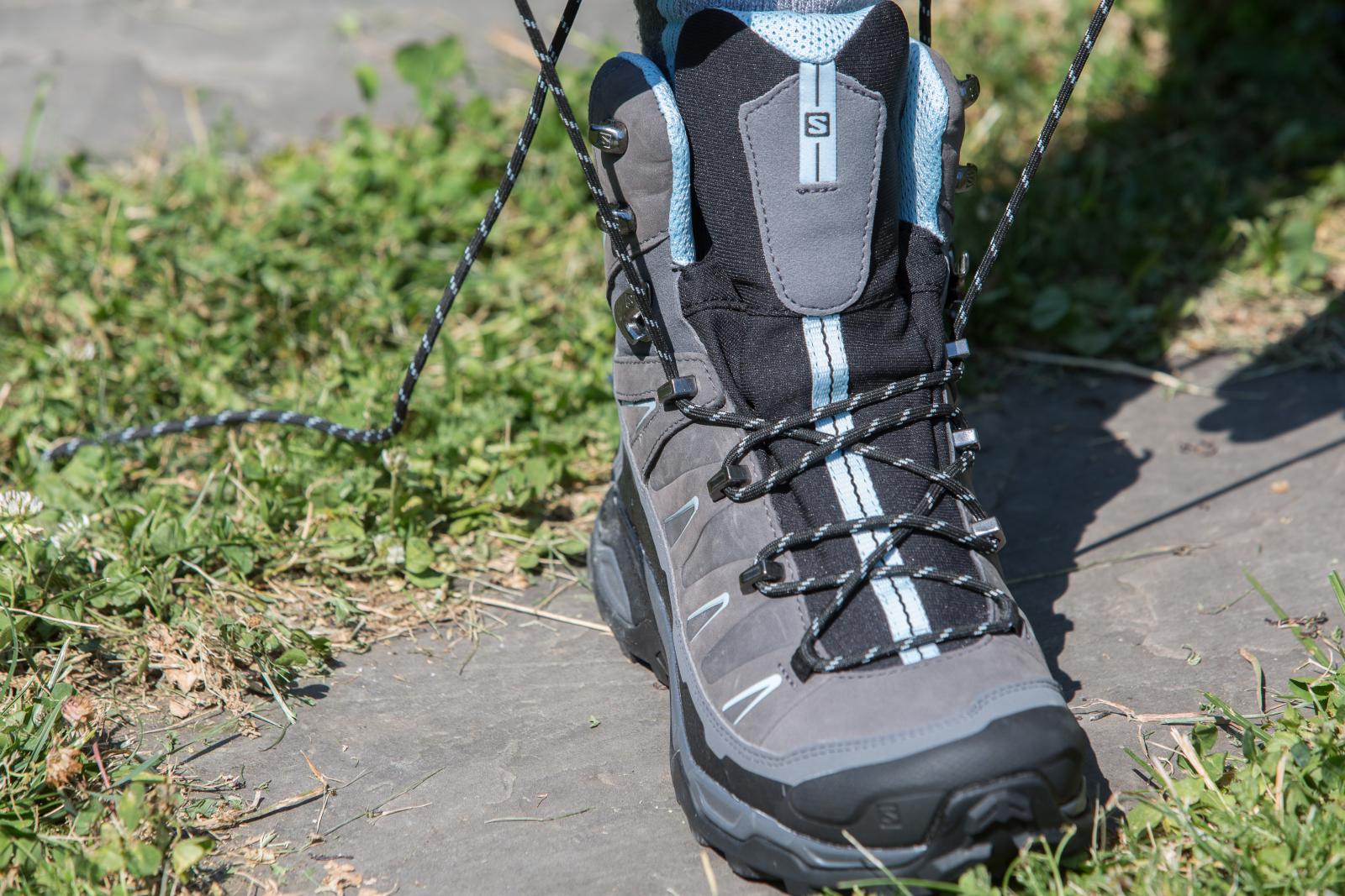 Wanderschuhe schnüren: Parallelschnürung