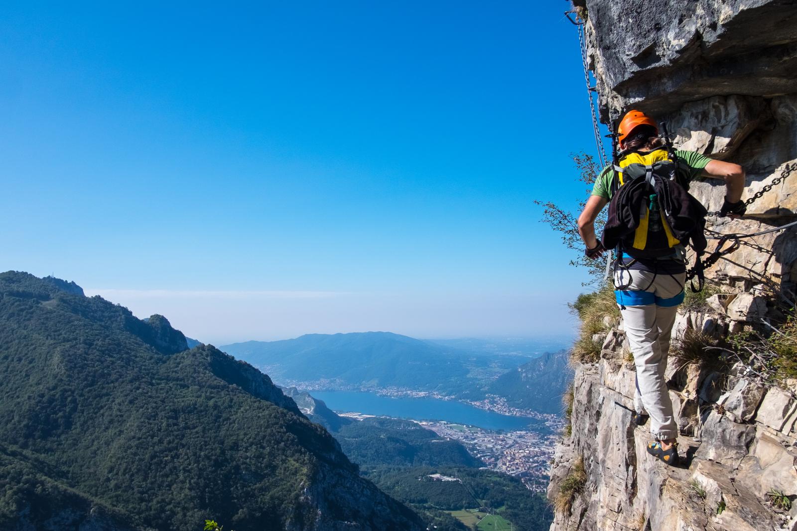 Trendsport Klettersteiggehen: NÜRNBERGER nimmt dich beim Kraxeln in Schutz
