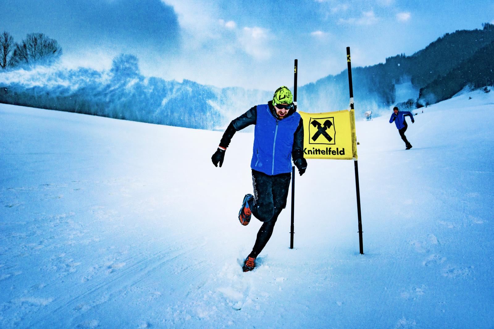 Snowtrail Downhill: Spikes rauf, Helm auf, Piste runter