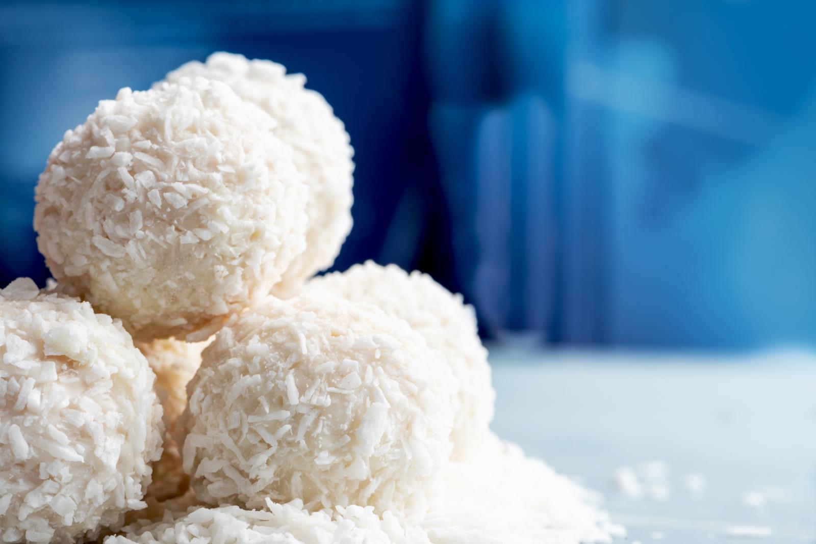 Liebe geht bekanntlich durch den Magen: Verwöhne deine Liebsten doch mit leckeren Low Carb Raffaello