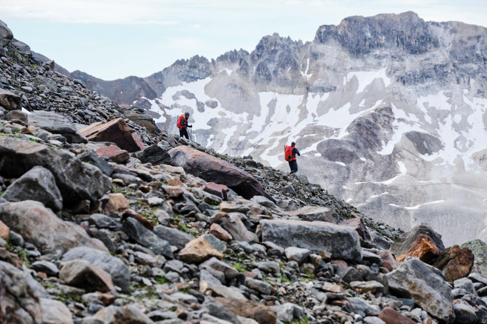 Teile der Produktion umgestellt: SALEWA produziert jetzt Schutzmasken & Schutzanzüge