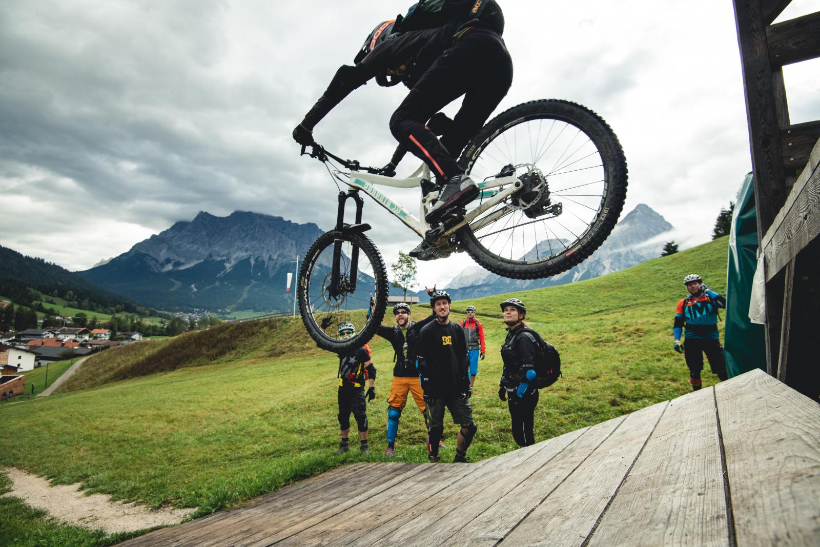 SAAC rauscht mit Vollgas in den Sommer
