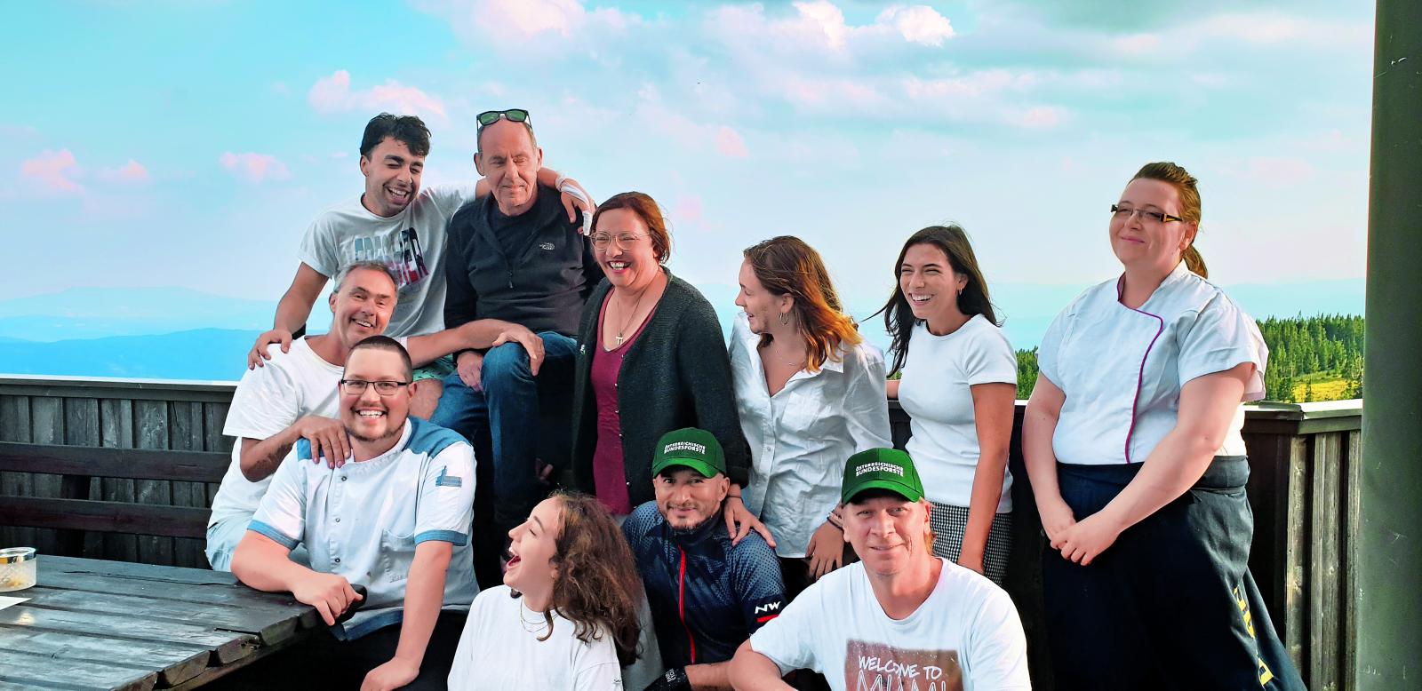 Wiener Melange: Eine bunte Crew betreibt eine Hütte in den steirischen Bergen