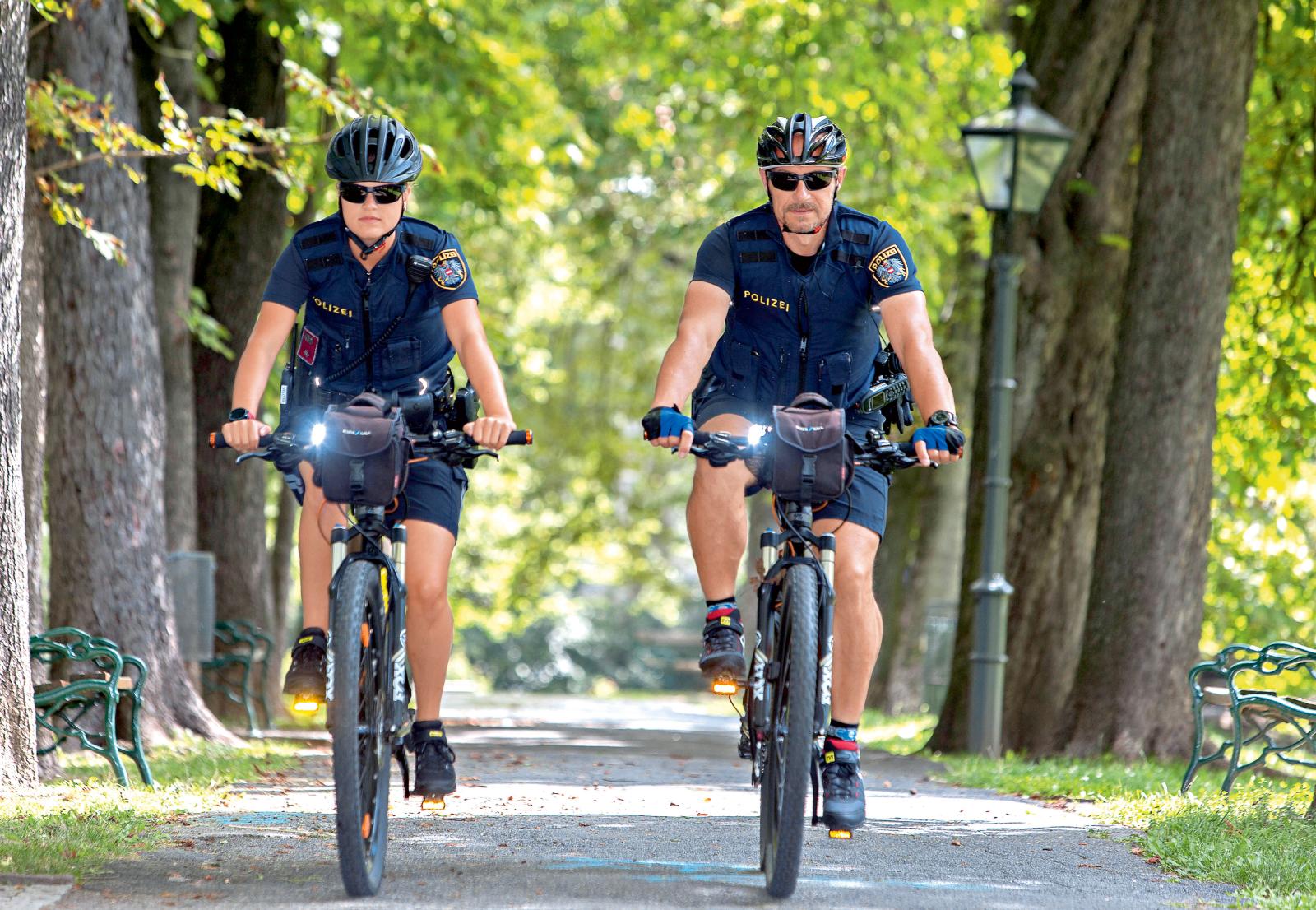 Dein Freund und Biker - Pedale, Pistole, Pfefferspray: ein Tag mit der Fahrradpolizei