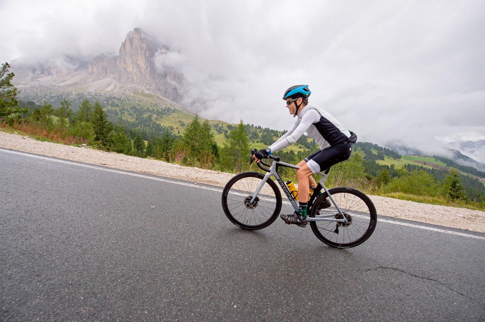 O SELLA MIA: Rennradliebe unter den Dolomitenfelsen