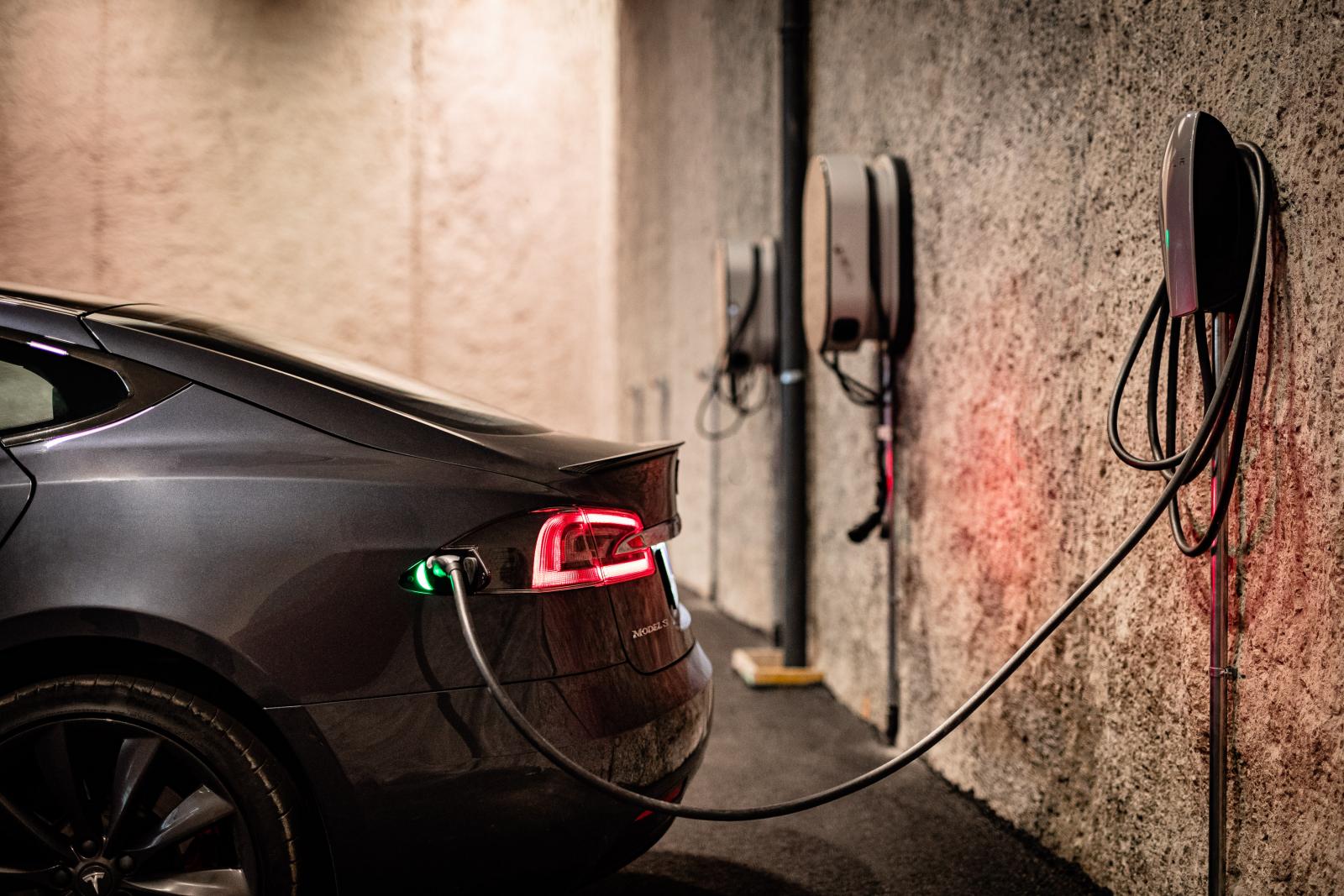 Über 1.000 Hotels mit E-Ladestation auf EmobilHotels gelistet