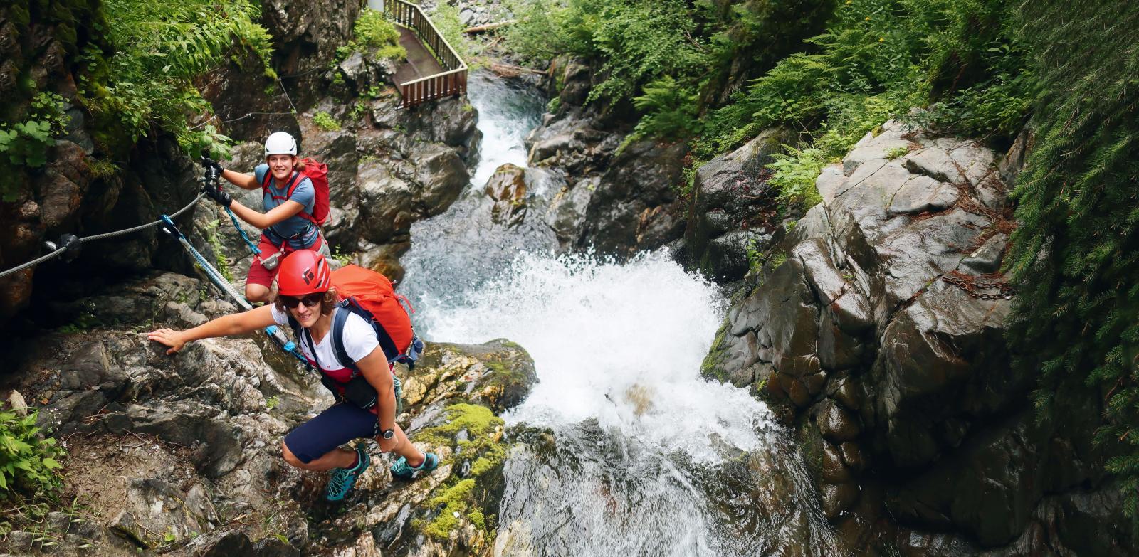 Klettern unmittelbar am Wildbach: durch die Klamm