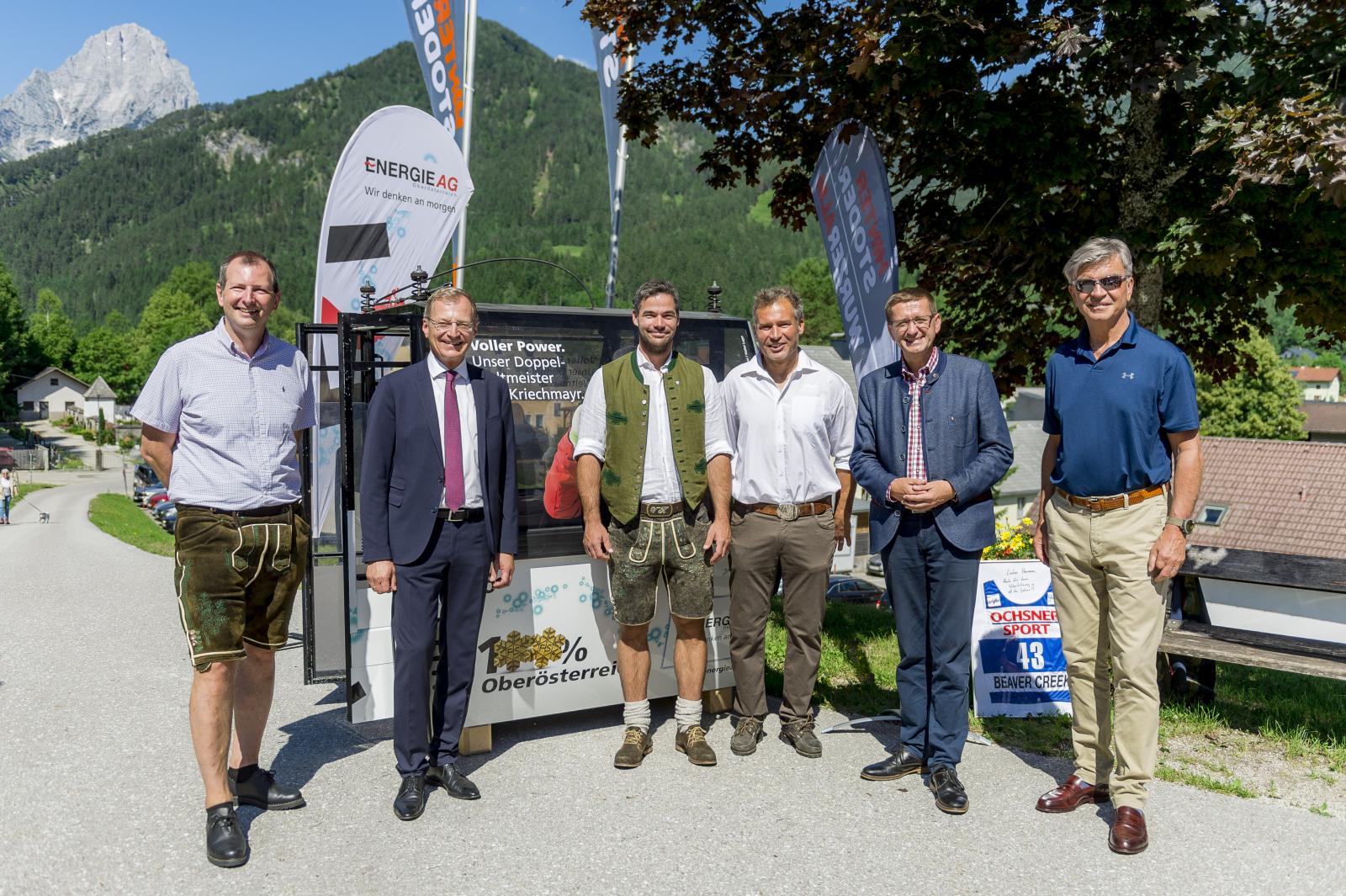 Ski-Ass Vincent Kriechmayr verlängert bei Energie AG - Eigene Gondel in Hinterstoder übergeben