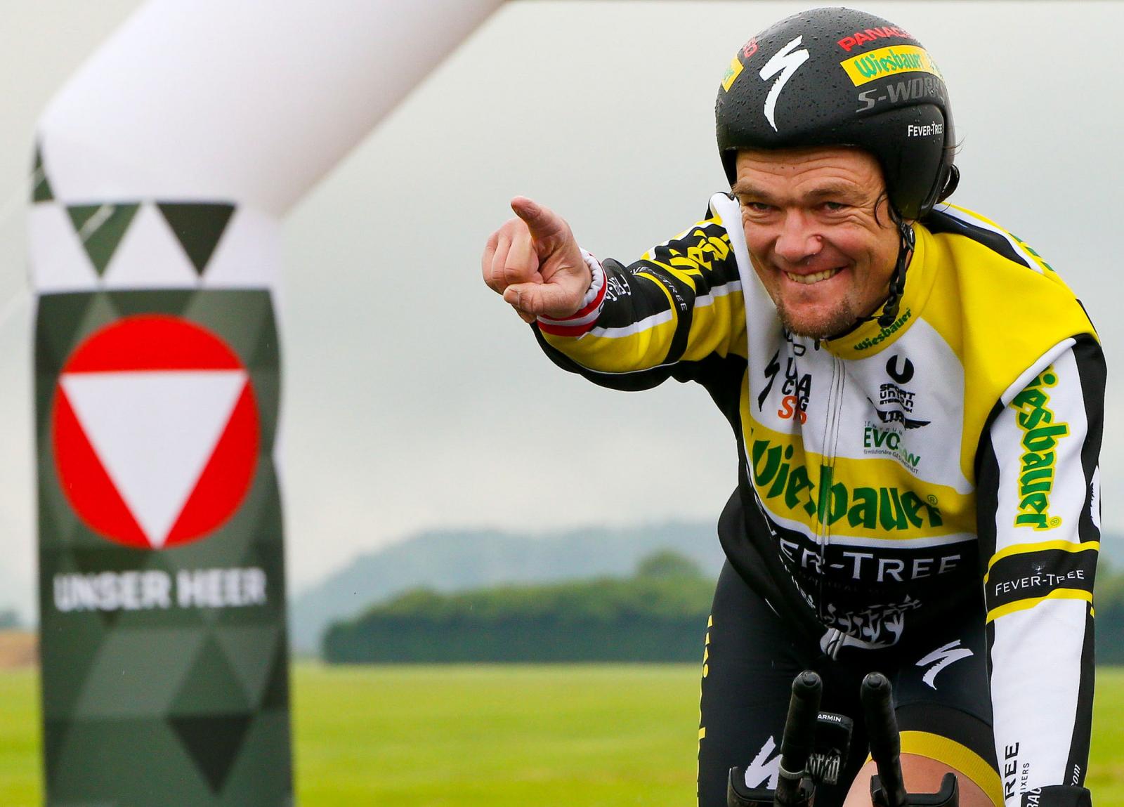 1000-Kilometer-Schallmauer mit dem Rad durchbrochen: Christoph Strasser schreibt Sportgeschichte!