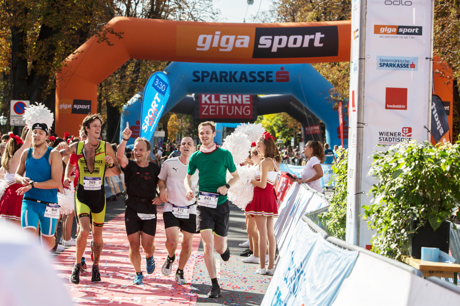 Perfekt getimt ins Ziel beim Graz Marathon mit den SPORTaktiv Pacemakern