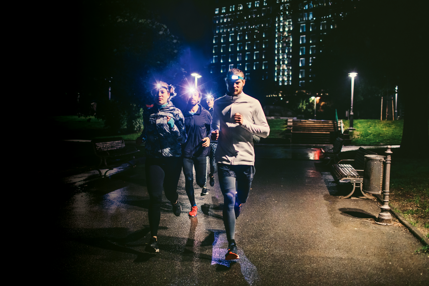 Licht an: Darauf sollte man beim Kauf einer Läufer-Stirnlampe achten