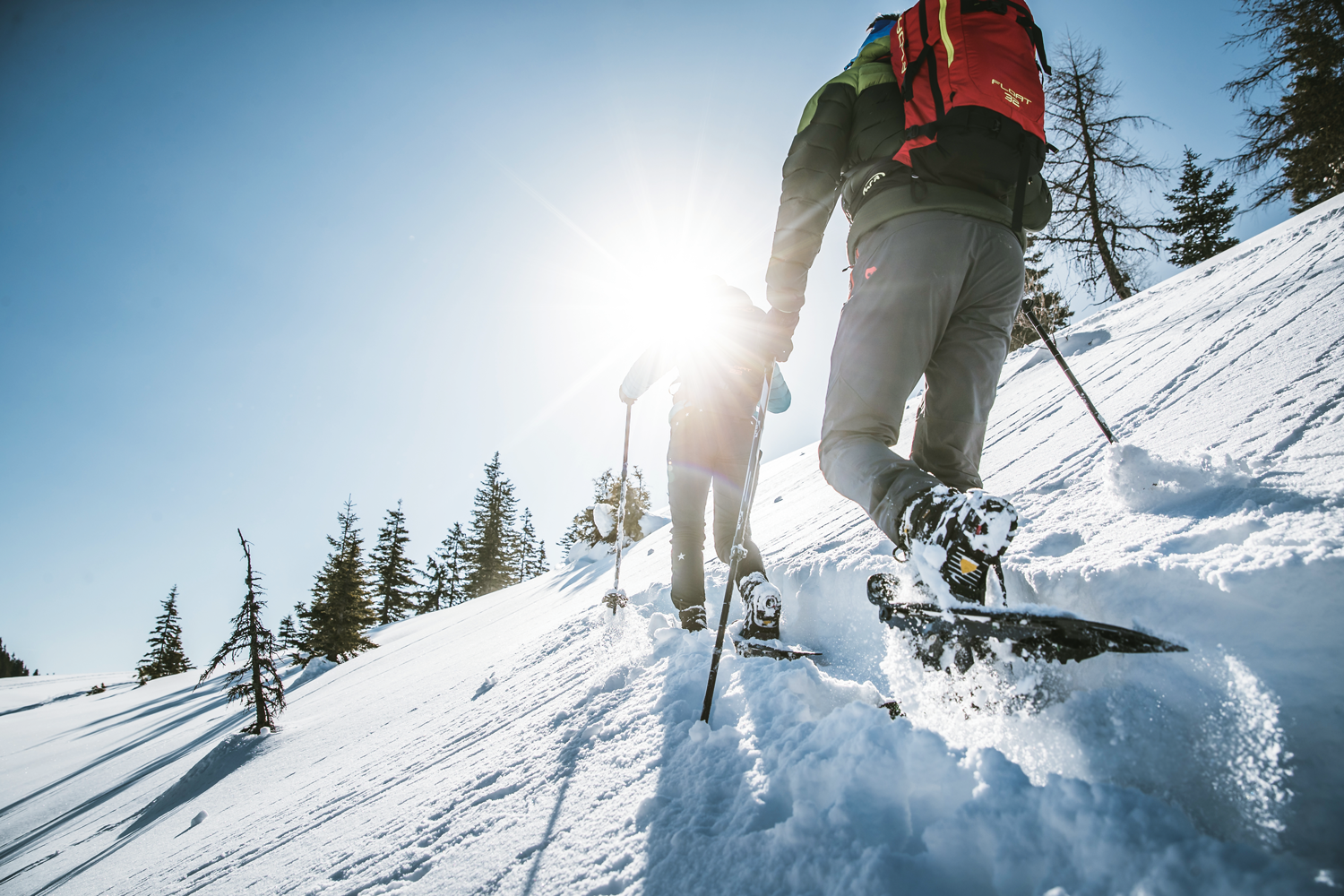 Mit Wanderschuh und Schneeschuh: Wie das Winterwandern gelingt