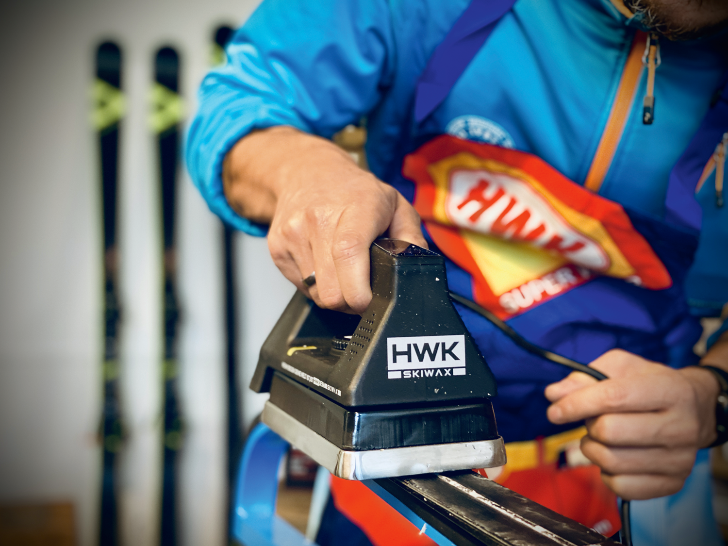 Keine Angst vorm Selberwachsen: Wie man Langlaufskier in Schuss hält