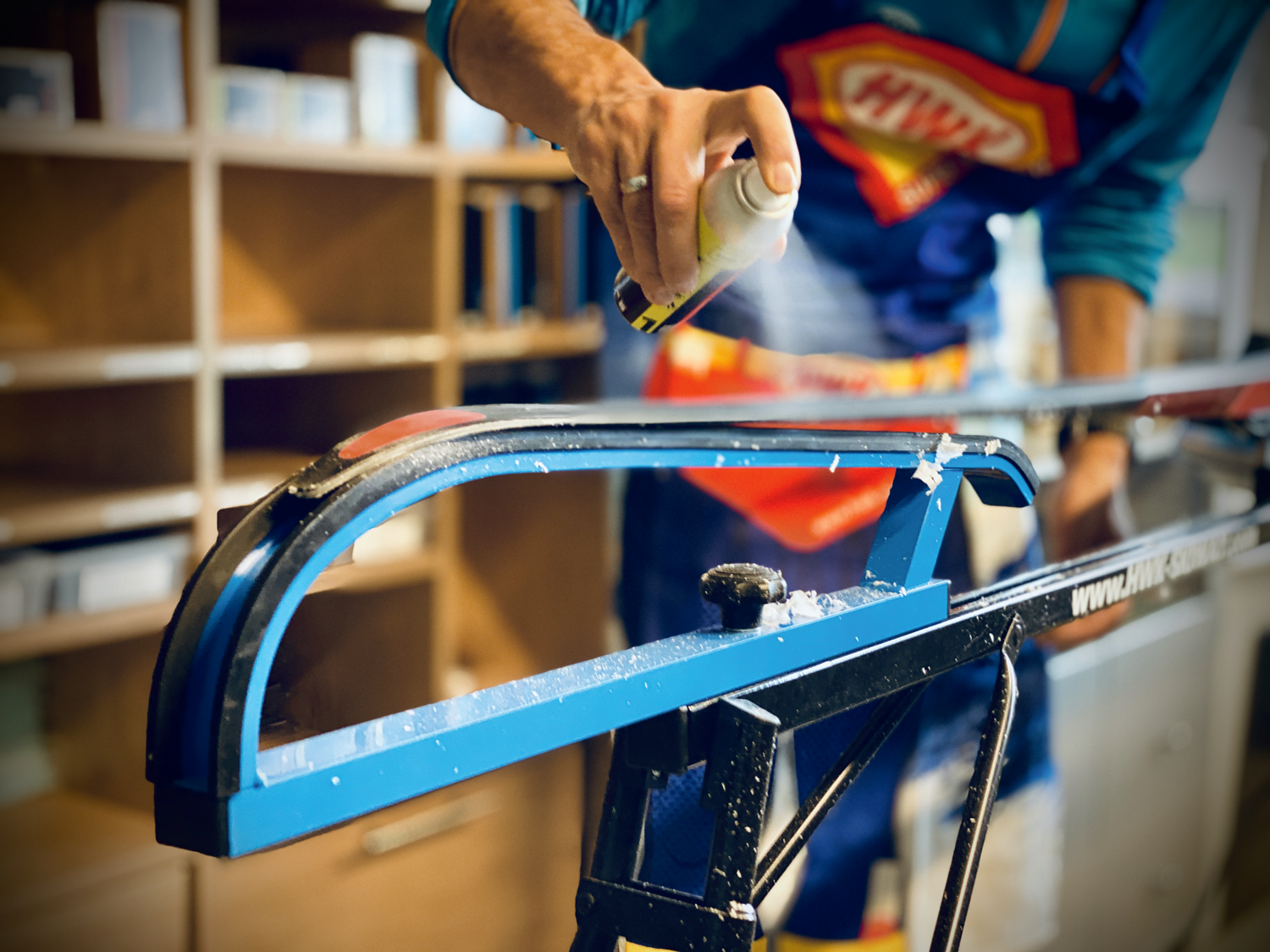 Keine Angst vorm Selberwachsen: Wie man Langlaufskier in Schuss hält