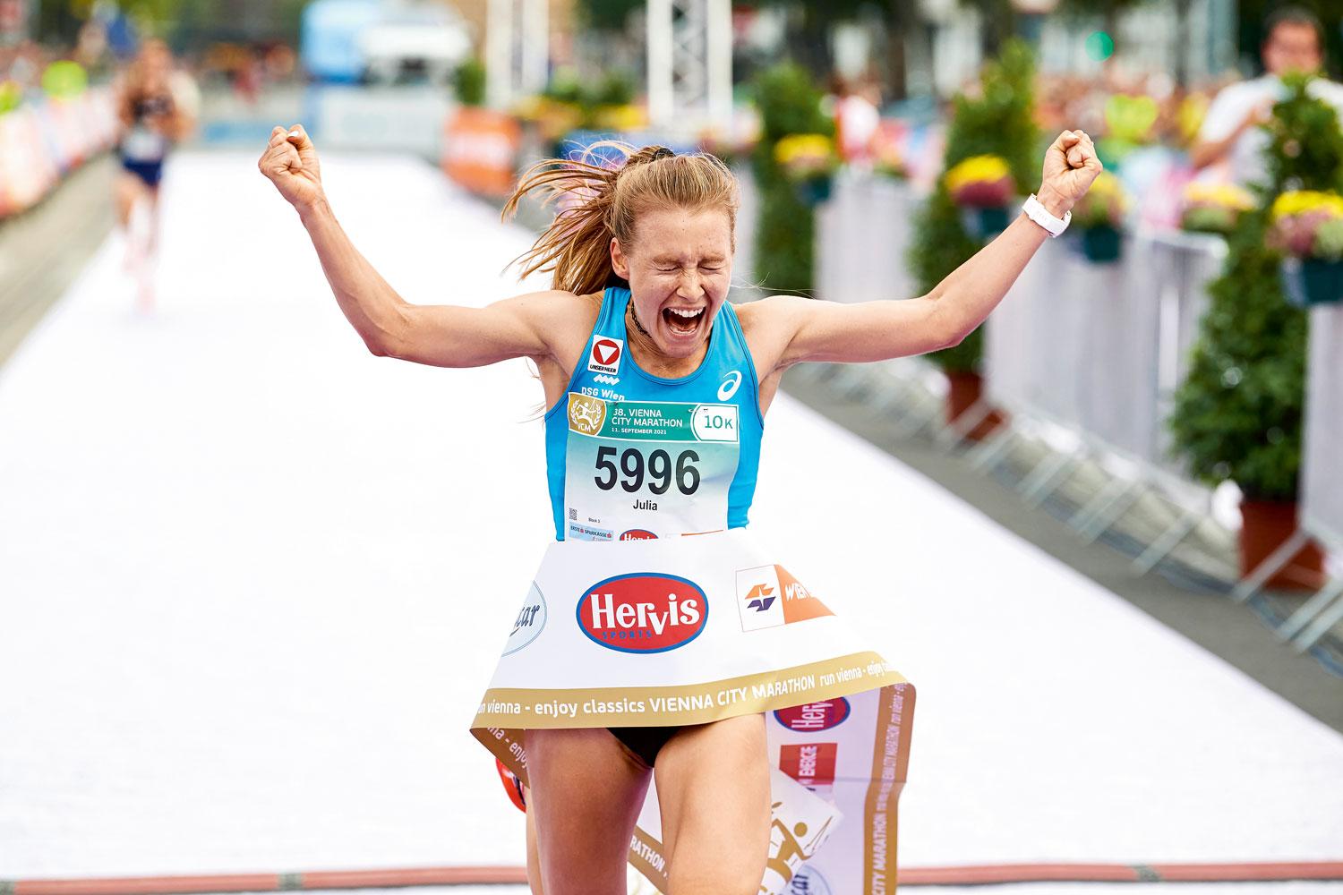 Laufarbeit ohne Ball: Warum Julia Mayer Fußball- gegen Laufschuhe getauscht hat