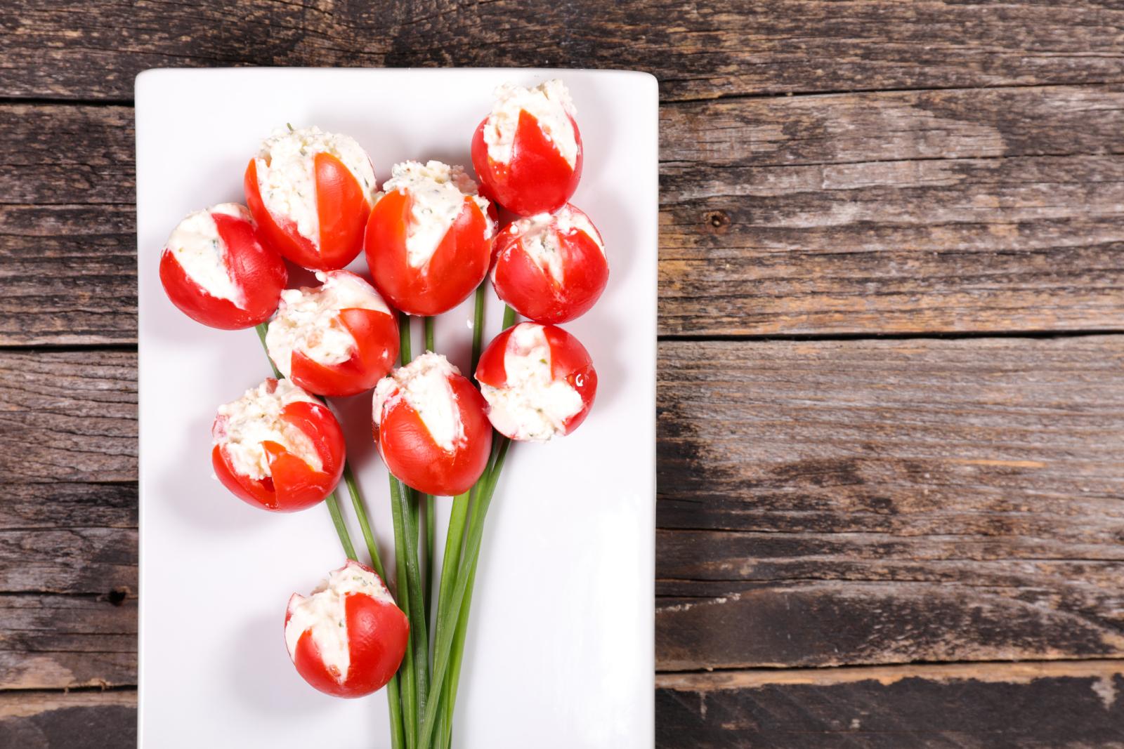 Rezept für den Valentinstag: Tomatentulpen mit Ricotta-Feta-Füllung