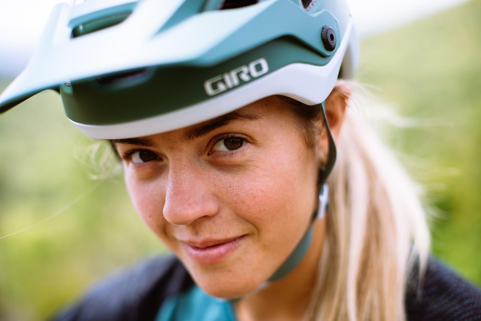 Der Giro Source MIPS® Bikehelm bietet Schutz, Style und Komfort