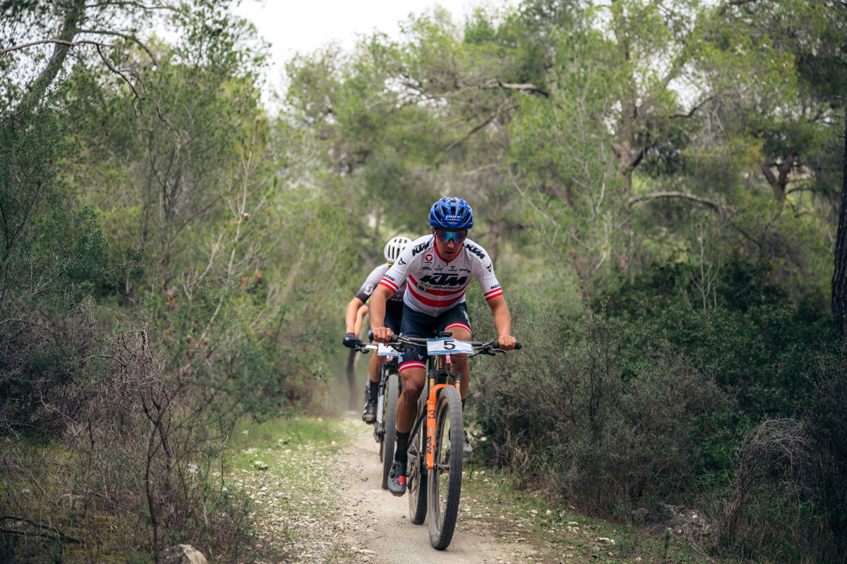 "Verliert euch nicht in Wattwerten" – MTB-Profi Max Foidl über Watt und Herzfrequenz im Training