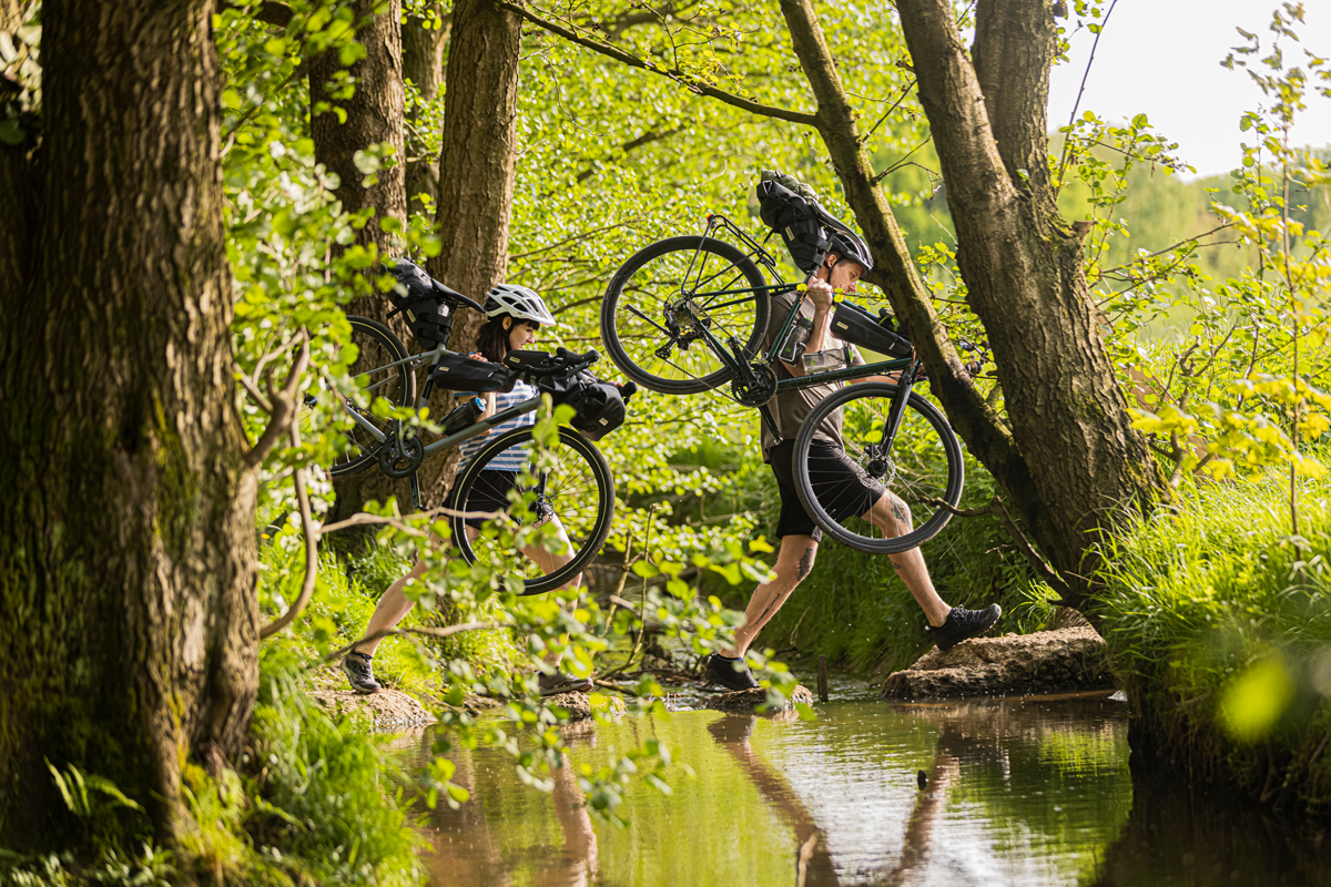 Gemacht fürs Kilometerfressen: Die Bikepacking-Taschen CONTEC Mile Grinder