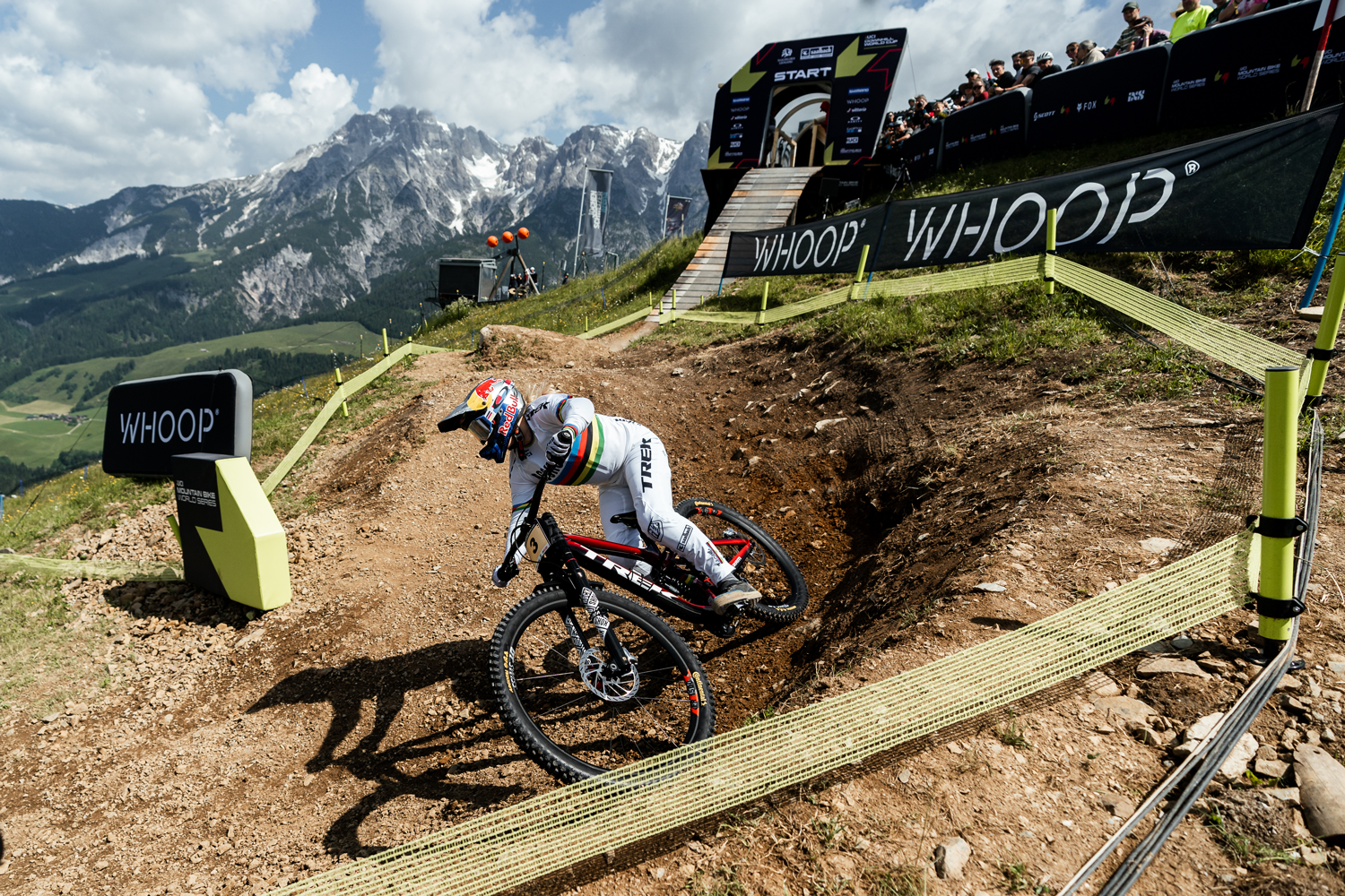 Österreichischer Doppelsieg beim Heimweltcup: Höll und Kolb gewinnen UCI Mountainbike Downhill Weltcup in Leogang