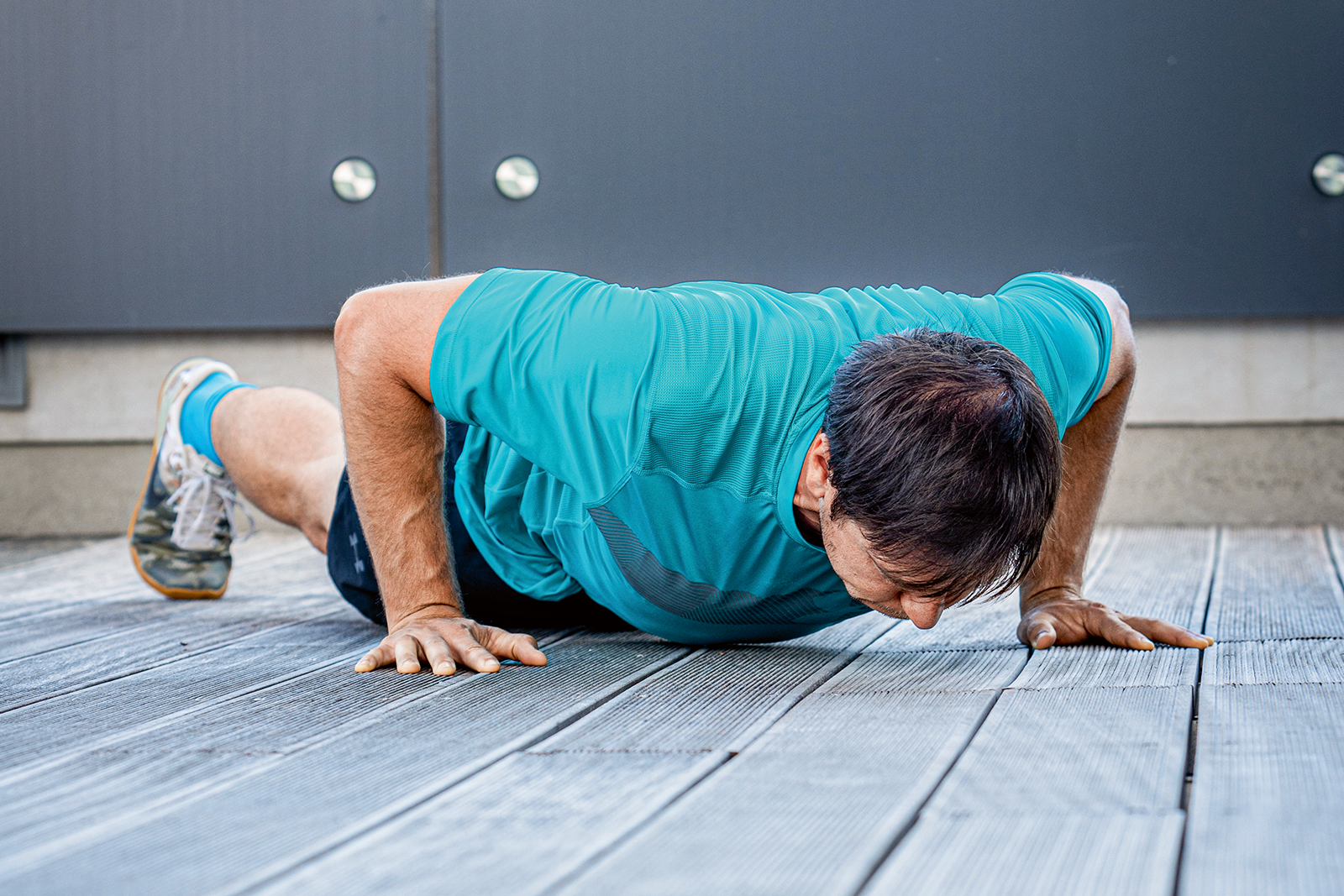 Stabile Sache: So gelingt die Ganzkörperkräftigung daheim und unterwegs