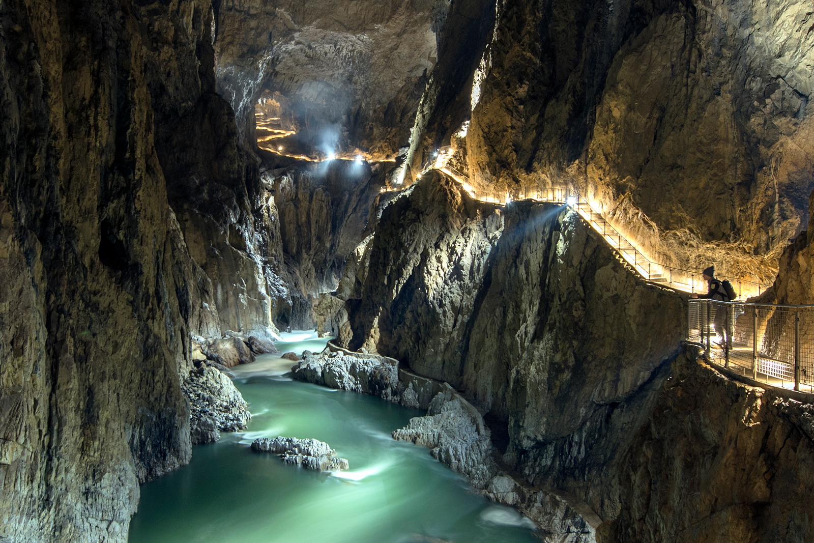 Ober- und unterirdisch ein Genuss: SPORTaktiv unterwegs im Vipava-Tal und der Karstregion