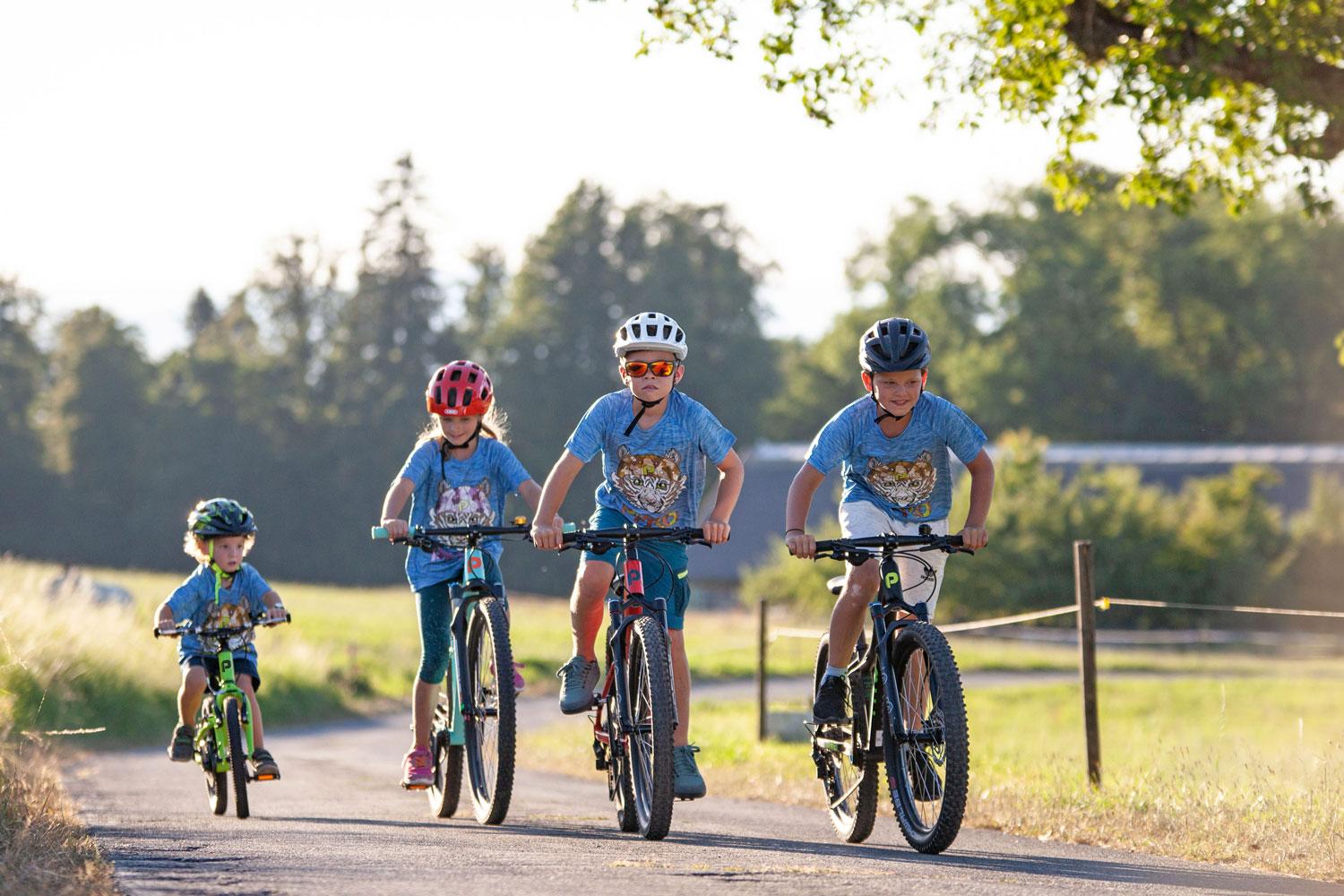 Kinderleicht biken: Was es im Jahr 2023 über echte Kinder-MTBs zu wissen gilt