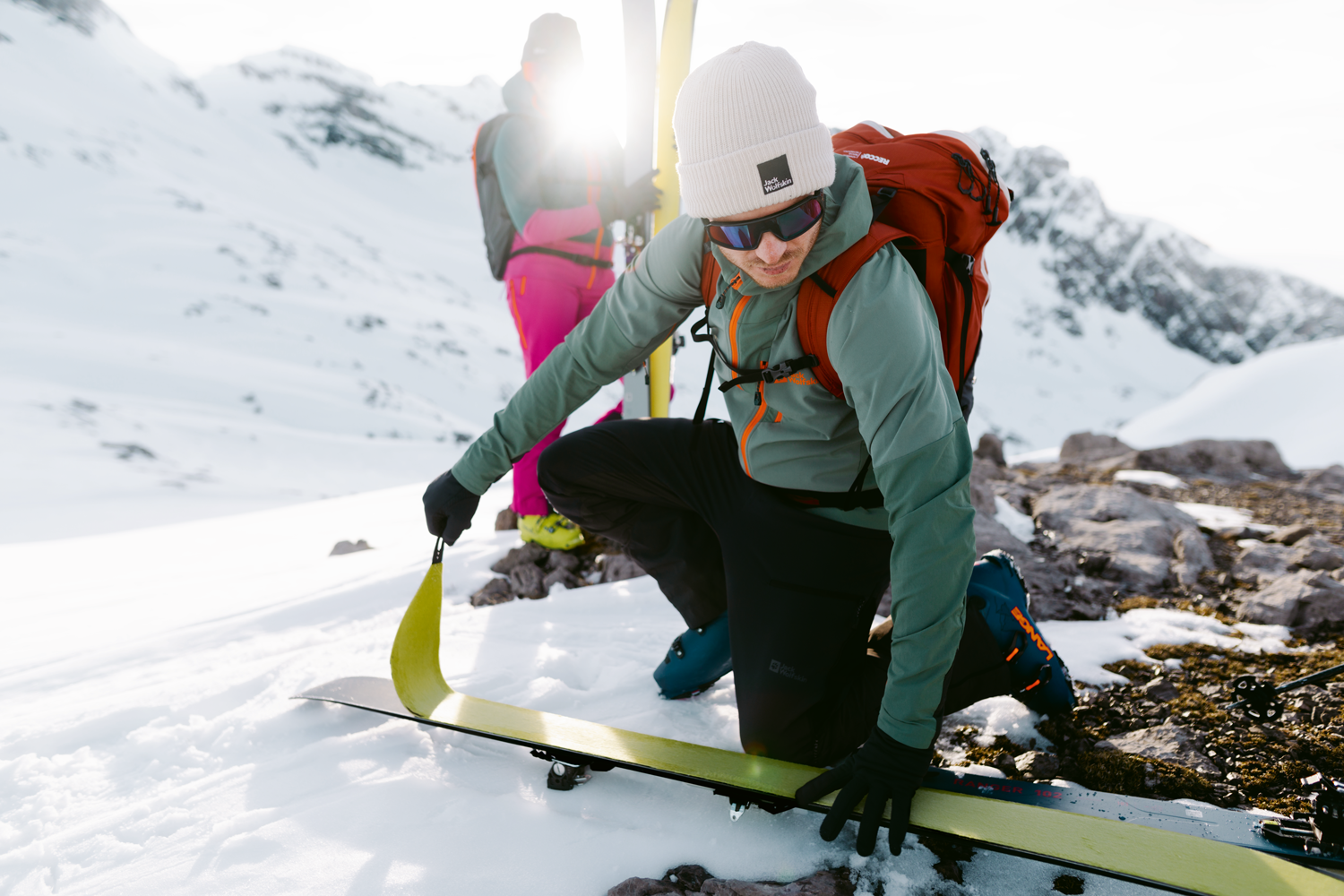 Von Materialwahl bis Passform: Darauf kommt es bei Skitouren-Jacke & -Hose an