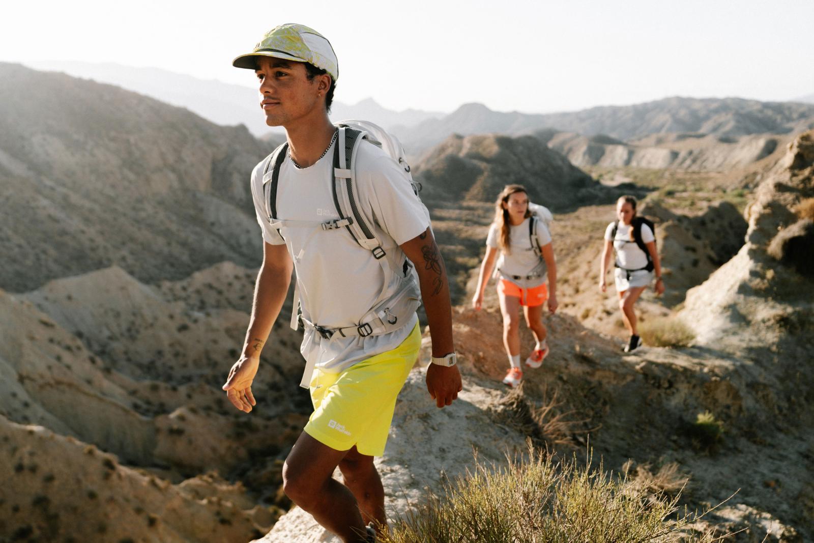 Leichter wandern, weniger schwitzen: neue Light Hiking-Kollektion von Jack Wolfskin für hochsommerliche Temperaturen