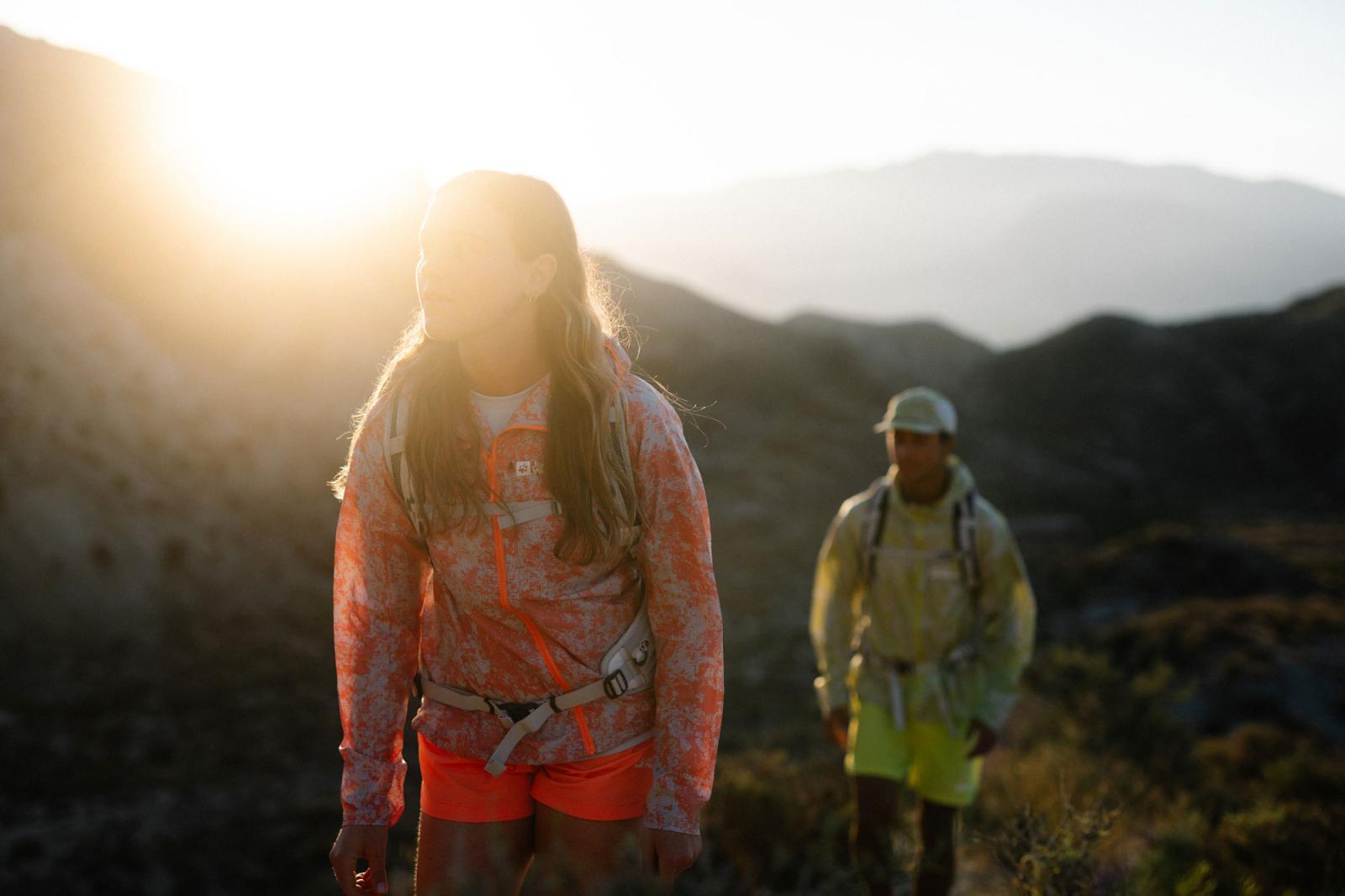 Leichter wandern, weniger schwitzen: neue Light Hiking-Kollektion von Jack Wolfskin für hochsommerliche Temperaturen