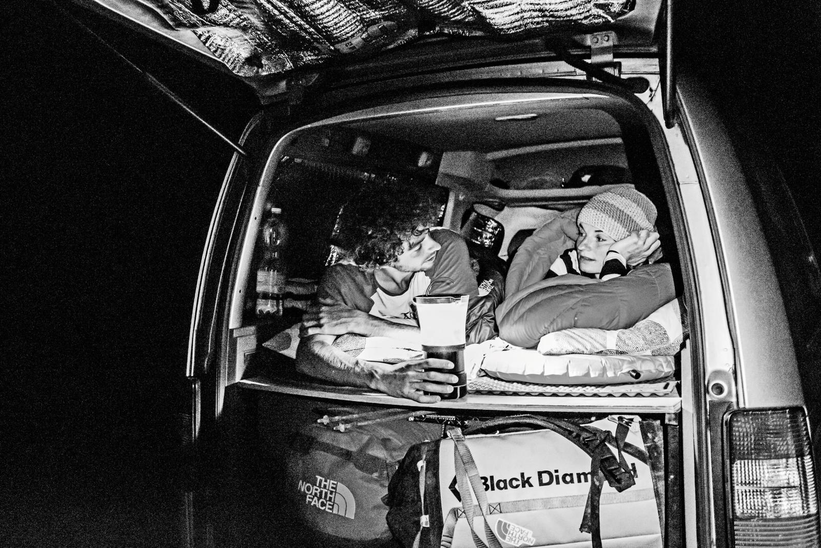 Vanlife pur – Freiheit pur: Die Kletterer Babsi Zangerl und Jacopo Larcher über die Freiheit im Van