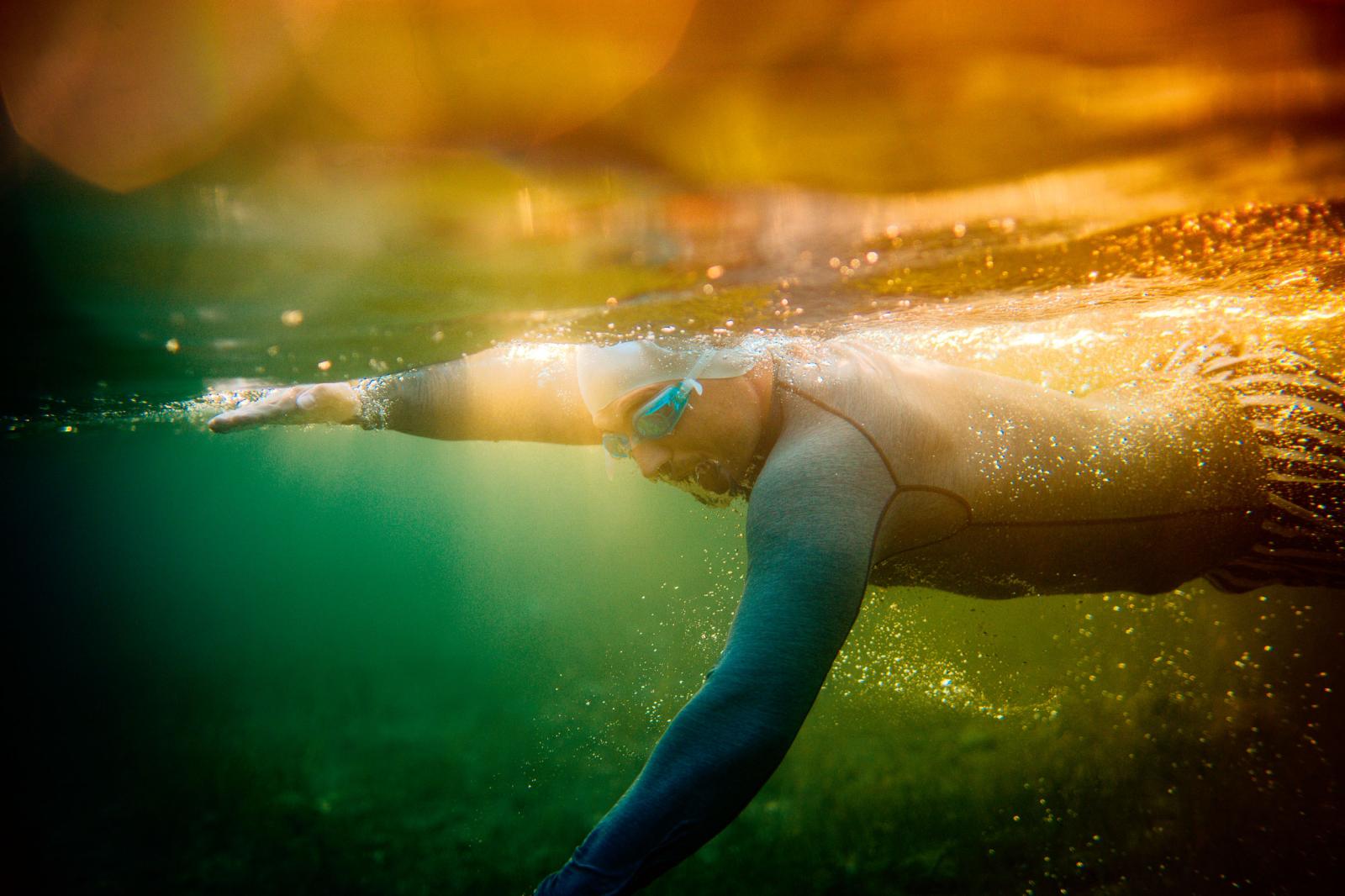 Einfach mal drauflos schwimmen: So gelingt der Einstieg ins Thema Freiwasserschwimmen