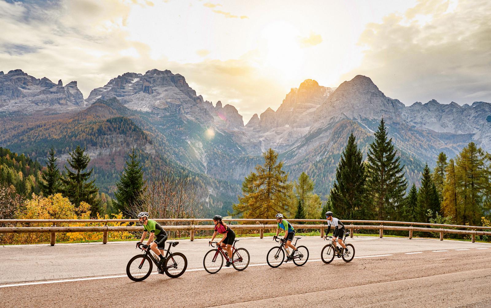 Ode an die Pässe: Was ist eigentlich das Schöne am Plagen, ­Kurbeln und Schnaufen?