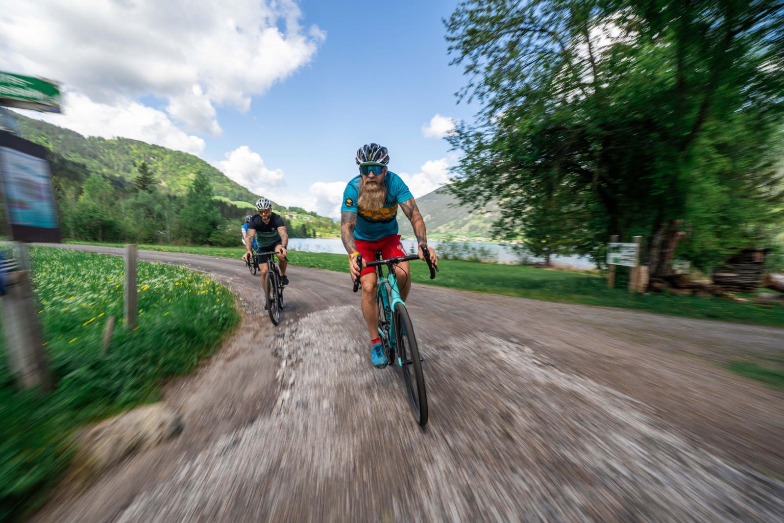 Perfektes Terrain für Graveler: „Tour de Kärnten“ veranstaltet 1. Gravelbike-Event am Weissensee